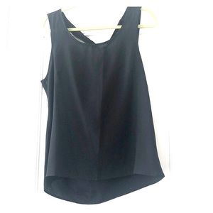 Beautiful black top with back detail in M